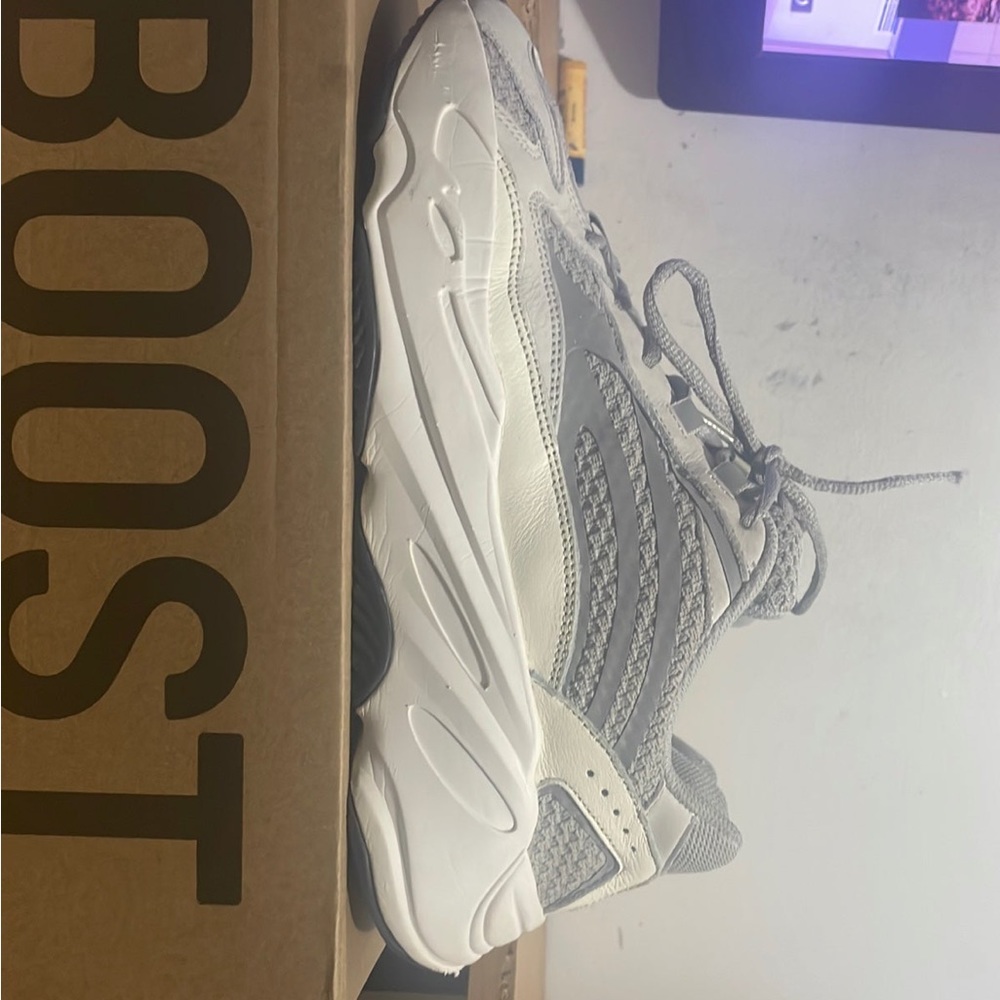 Yeezy 700 Static